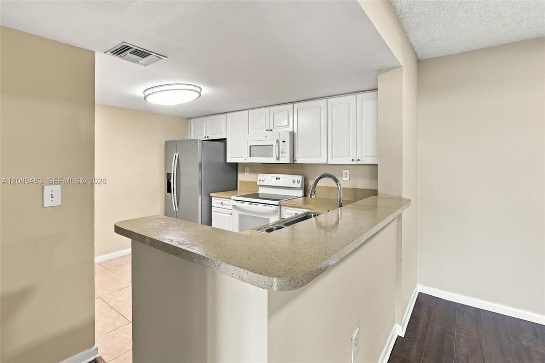 For Rent: $2,700 (2 beds, 2 baths, 1153 Square Feet)