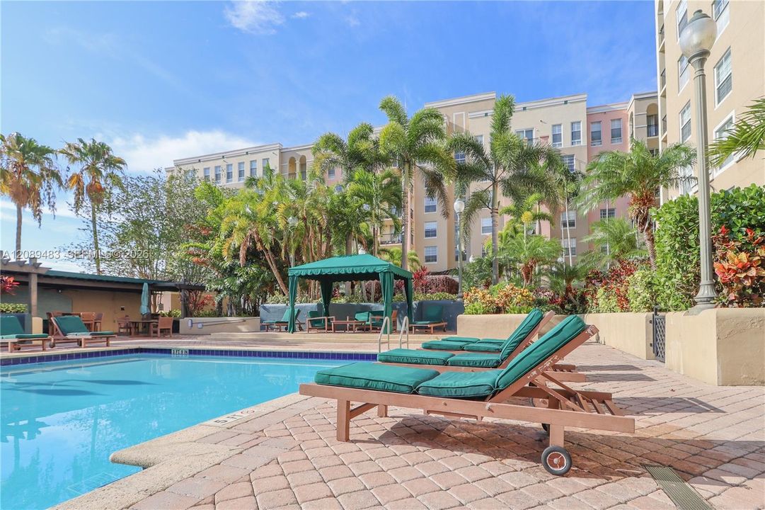 For Rent: $2,700 (2 beds, 2 baths, 1153 Square Feet)