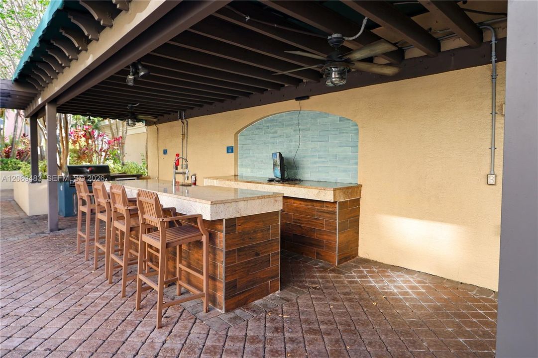 For Rent: $2,700 (2 beds, 2 baths, 1153 Square Feet)