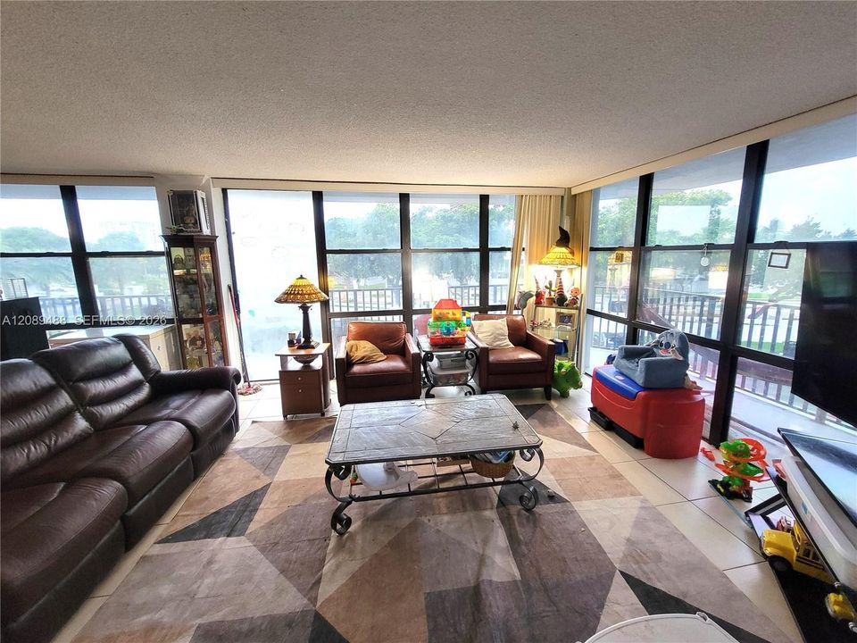En Venta: $320,000 (2 camas, 2 baños, 1430 Pies cuadrados)