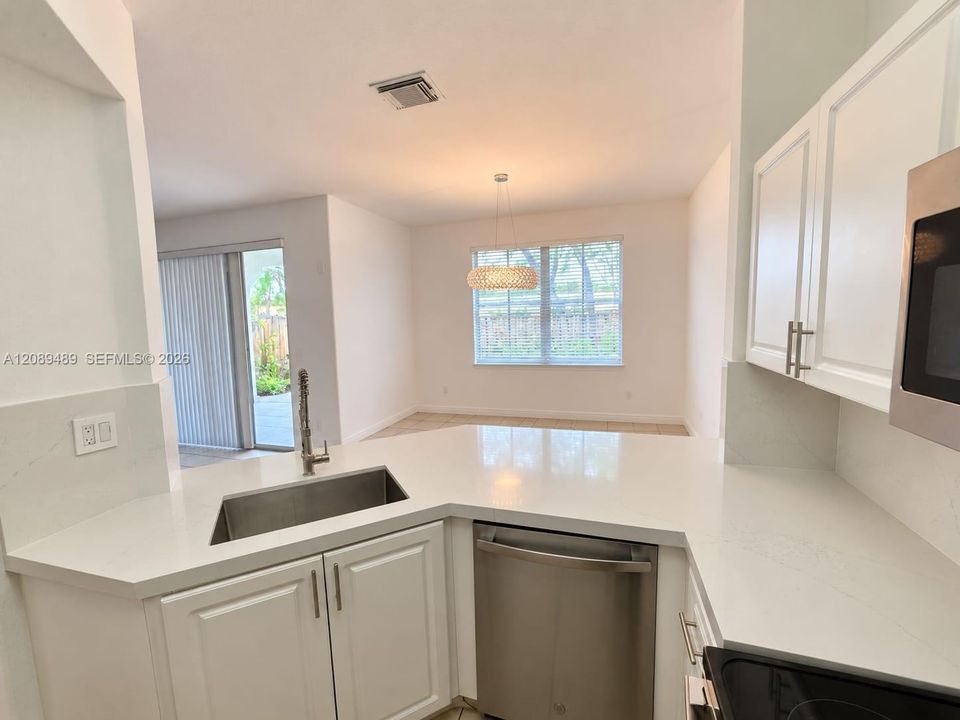 En Renta: $3,450 (3 camas, 2 baños, 1511 Pies cuadrados)