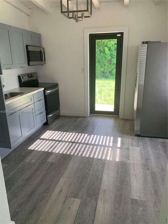 В аренду: $2,460 (2 спален, 1 ванн, 816 Квадратных фут)