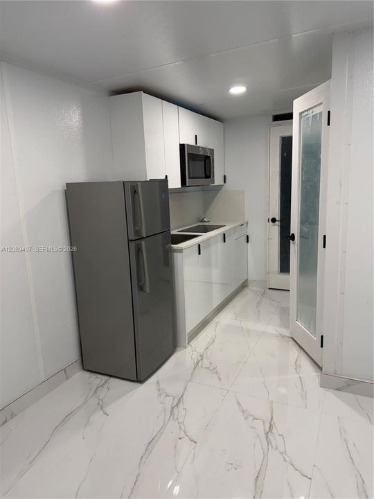 For Rent: $1,300 (3 beds, 2 baths, 1221 Square Feet)
