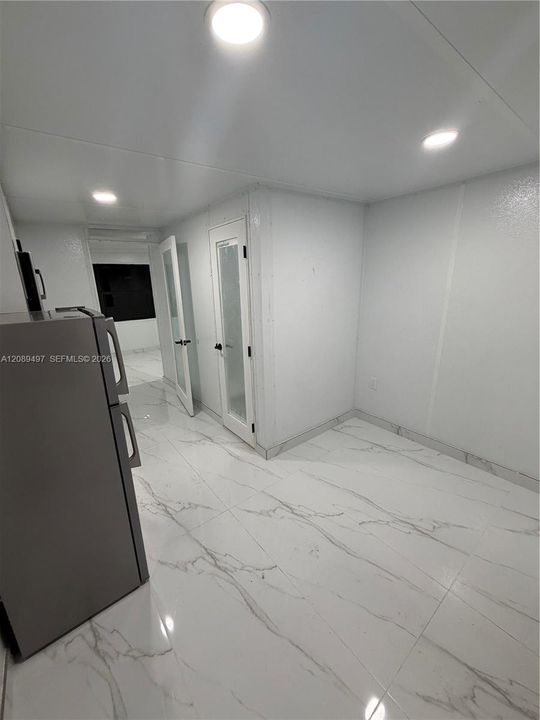 For Rent: $1,300 (3 beds, 2 baths, 1221 Square Feet)