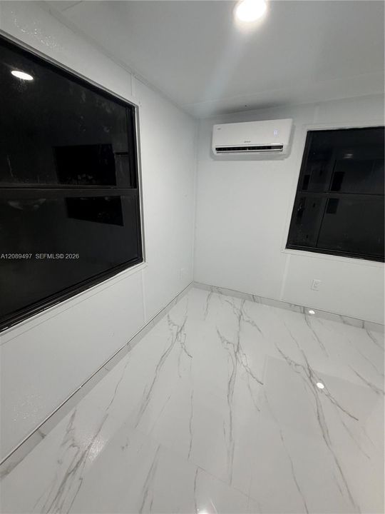 For Rent: $1,300 (3 beds, 2 baths, 1221 Square Feet)