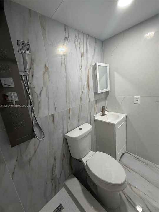 For Rent: $1,300 (3 beds, 2 baths, 1221 Square Feet)