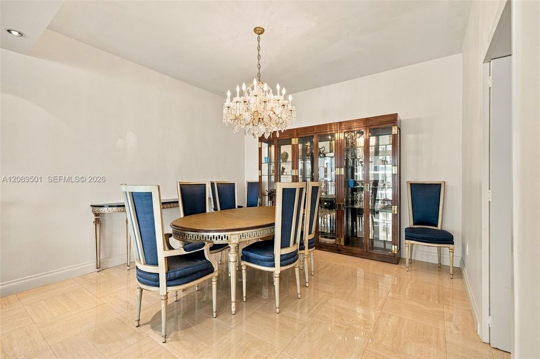 На продажу: $2,579,000 (3 спален, 2 ванн, 2675 Квадратных фут)