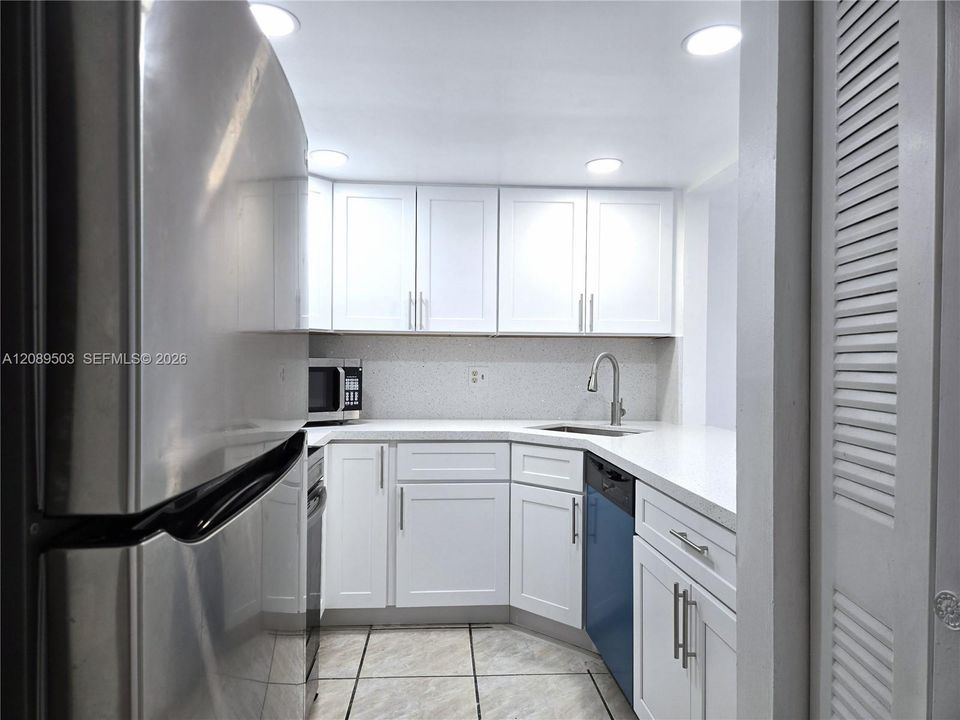 For Rent: $2,450 (2 beds, 2 baths, 1185 Square Feet)