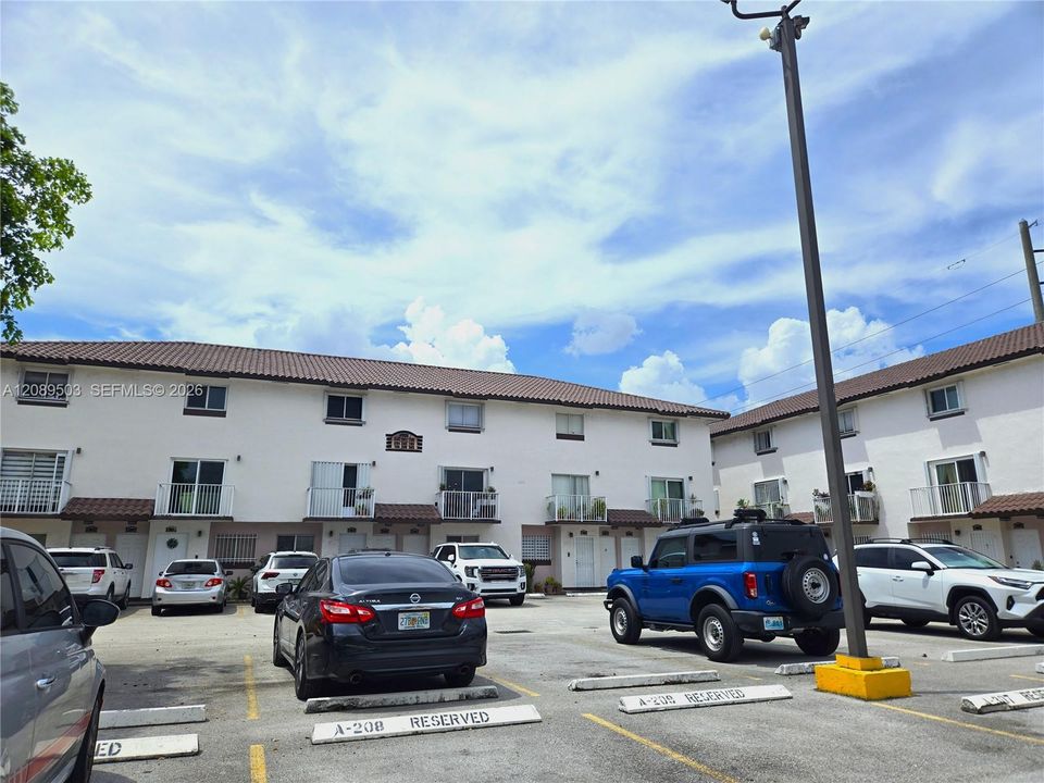 For Rent: $2,450 (2 beds, 2 baths, 1185 Square Feet)