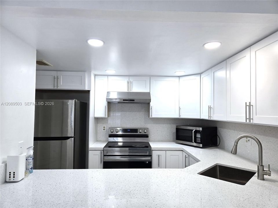 For Rent: $2,450 (2 beds, 2 baths, 1185 Square Feet)