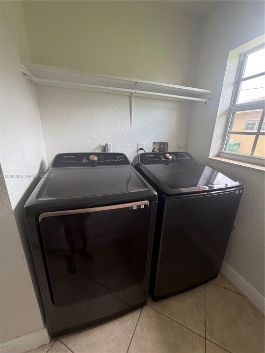 В аренду: $2,550 (2 спален, 1 ванн, 800 Квадратных фут)