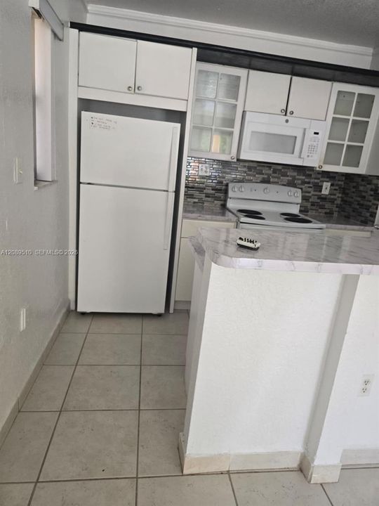 For Rent: $1,850 (2 beds, 1 baths, 633 Square Feet)