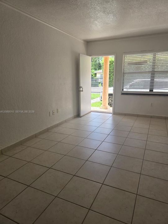 For Rent: $1,850 (2 beds, 1 baths, 633 Square Feet)
