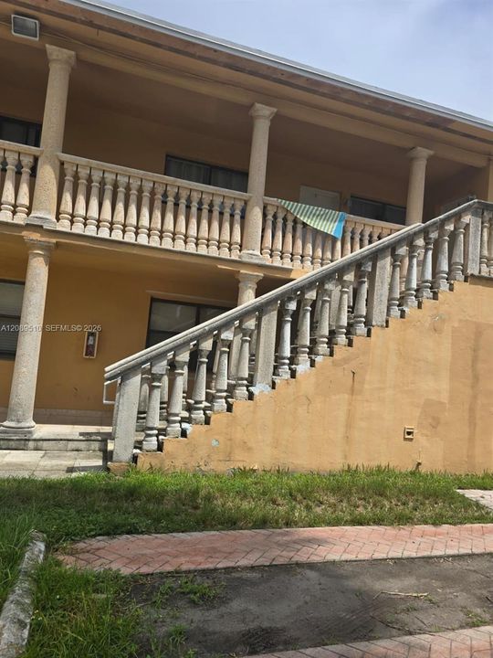 For Rent: $1,850 (2 beds, 1 baths, 633 Square Feet)