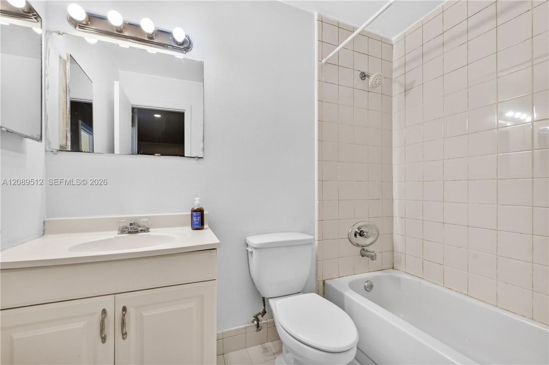 9014 NW 45th Ct, Sunrise, FL 33351 | 3 bedroom, 2.5 bath lakefront townhouse for sale in Sunrise, Florida.
