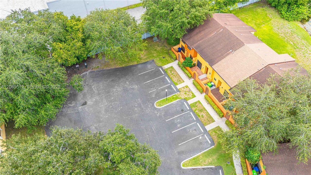 9014 NW 45th Ct, Sunrise, FL 33351 | 3 bedroom, 2.5 bath lakefront townhouse for sale in Sunrise, Florida.