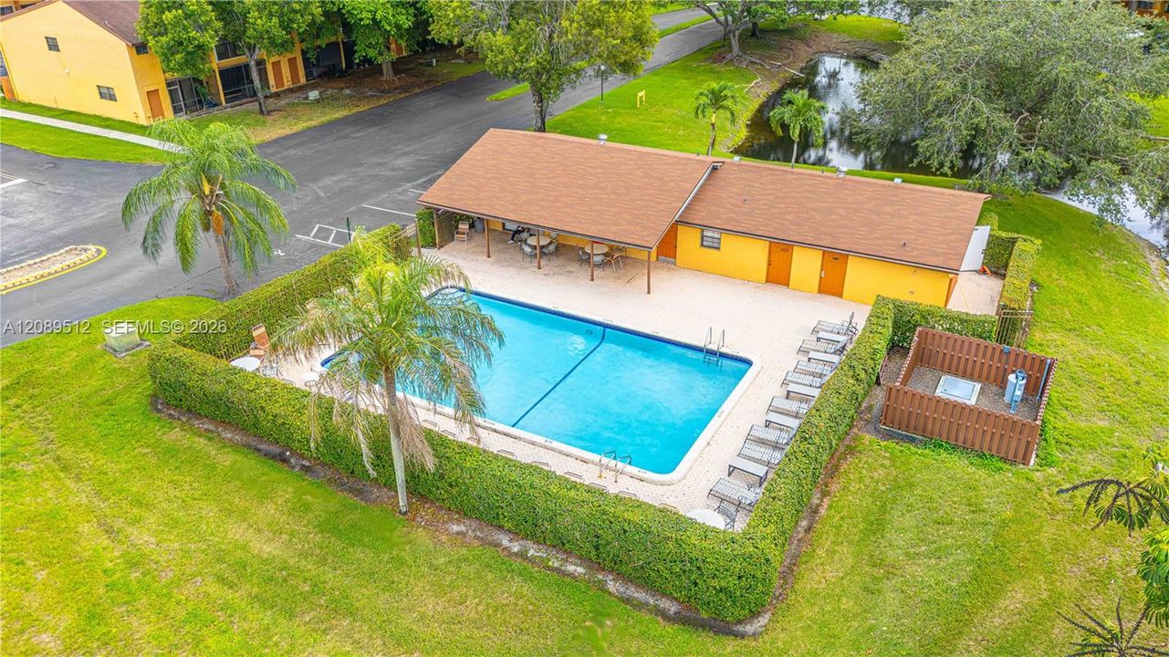 9014 NW 45th Ct, Sunrise, FL 33351 | 3 bedroom, 2.5 bath lakefront townhouse for sale in Sunrise, Florida.