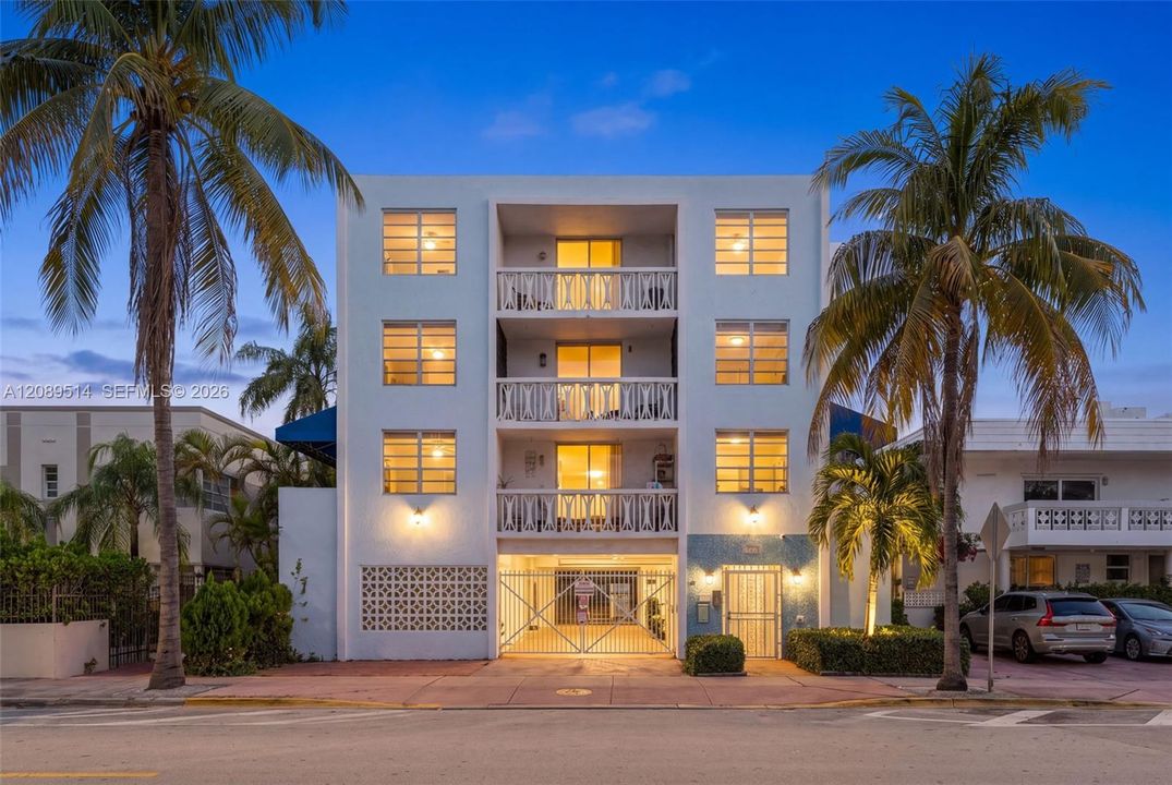 For Sale: $495,000 (2 beds, 1 baths, 675 Square Feet)