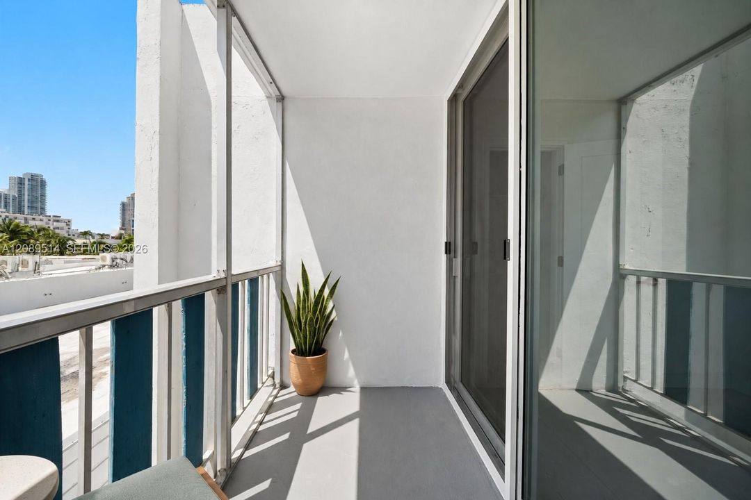 For Sale: $495,000 (2 beds, 1 baths, 675 Square Feet)