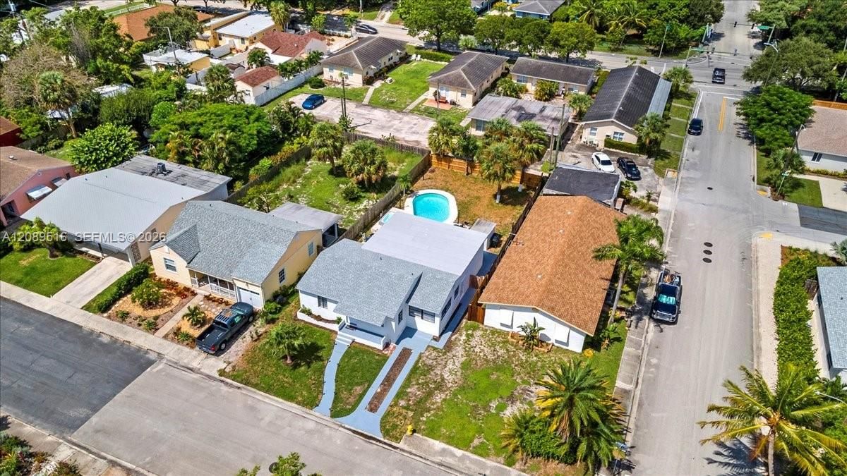 На продажу: $649,900 (3 спален, 2 ванн, 1430 Квадратных фут)