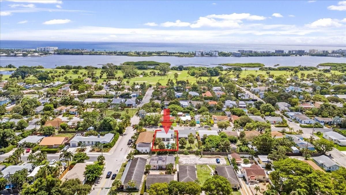 На продажу: $649,900 (3 спален, 2 ванн, 1430 Квадратных фут)