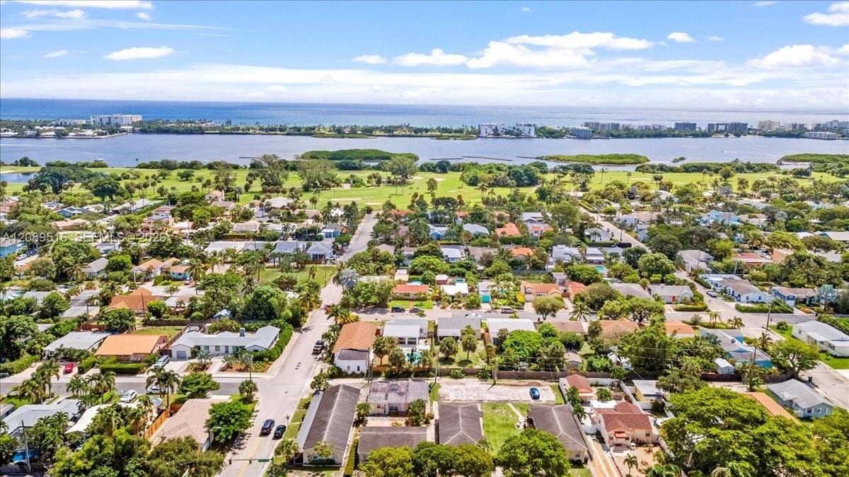 На продажу: $649,900 (3 спален, 2 ванн, 1430 Квадратных фут)
