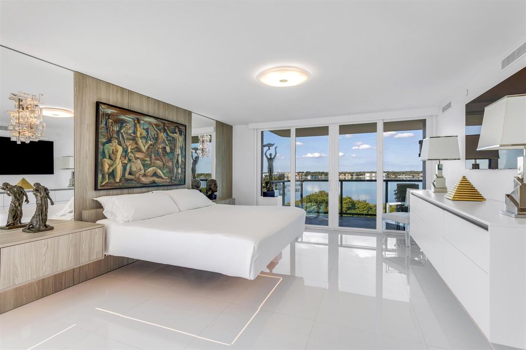 PRIMARY_BEDROOM_ANGLE_1_EB