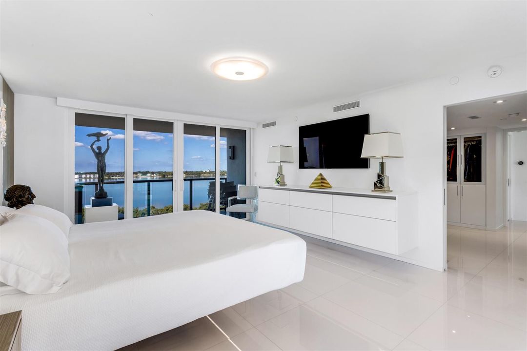 PRIMARY_BEDROOM_ANGLE_2_EB