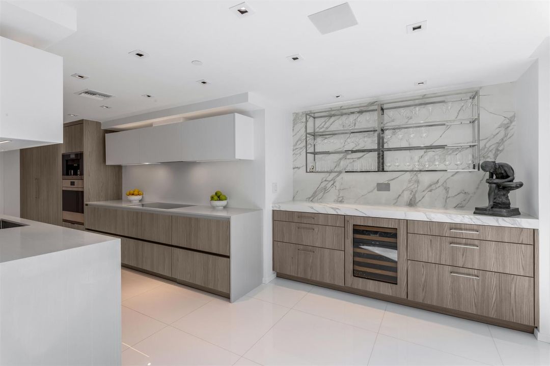 WETBAR_TO_KITCHEN_EB