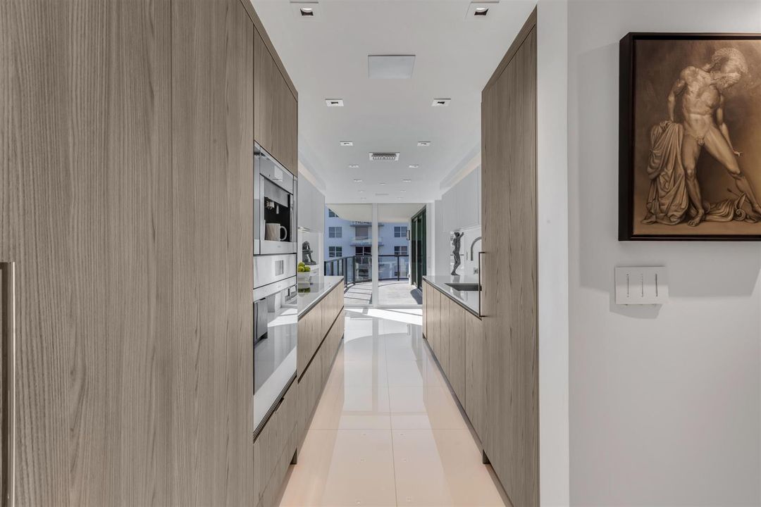 KITCHEN_STRAIGHT_LOOKING_OUT_EB