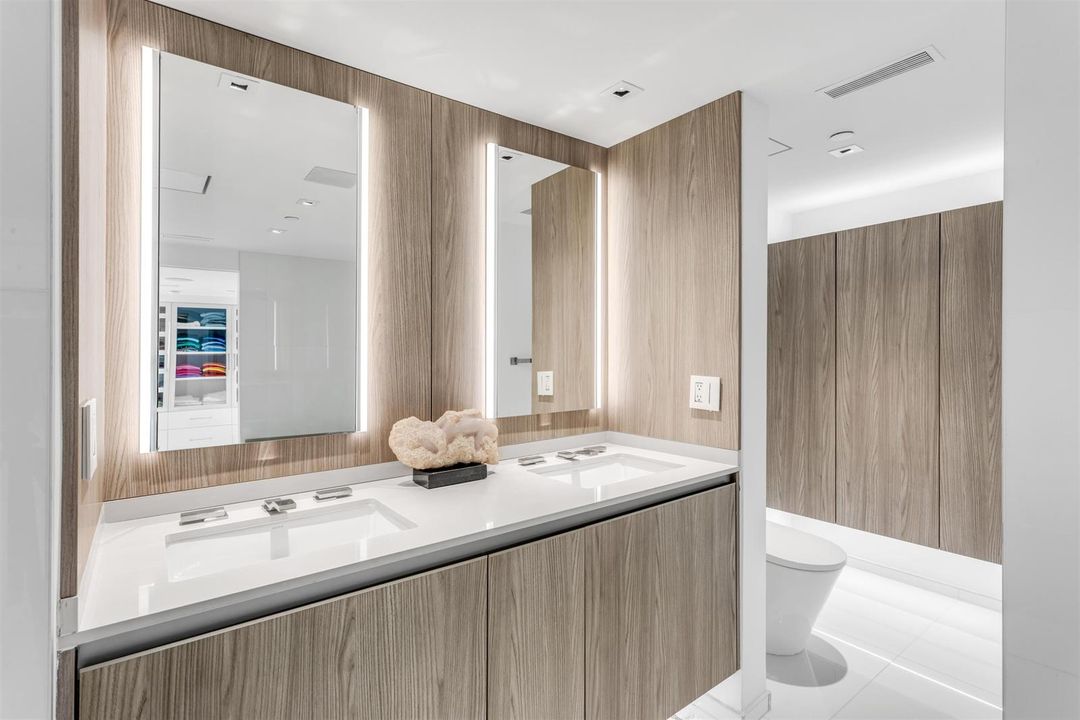 PRIMARY_BATHROOM_ANGL_EB