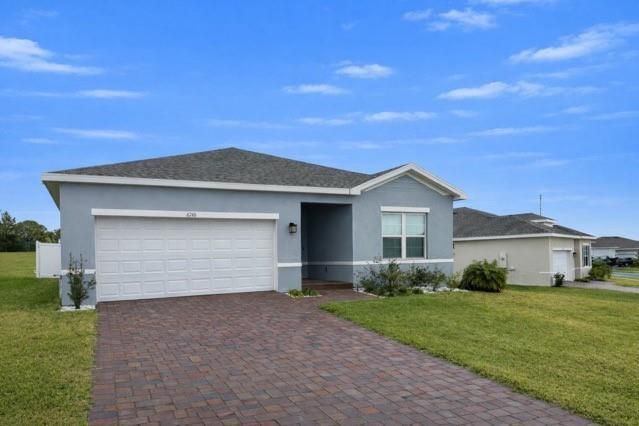 Front of home 2 car garage