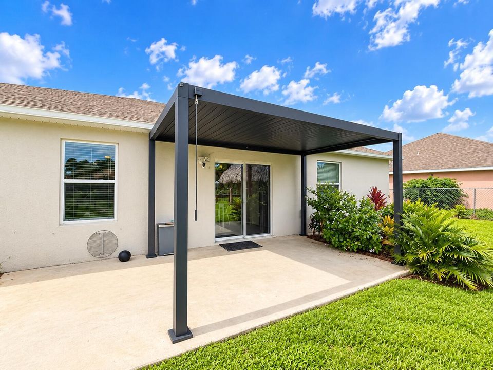 Modern Backyard Pergola Patio