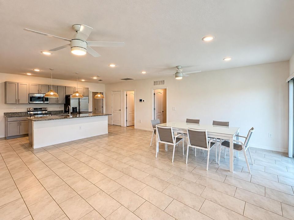 Modern Open-Plan Kitchen and Dining Area