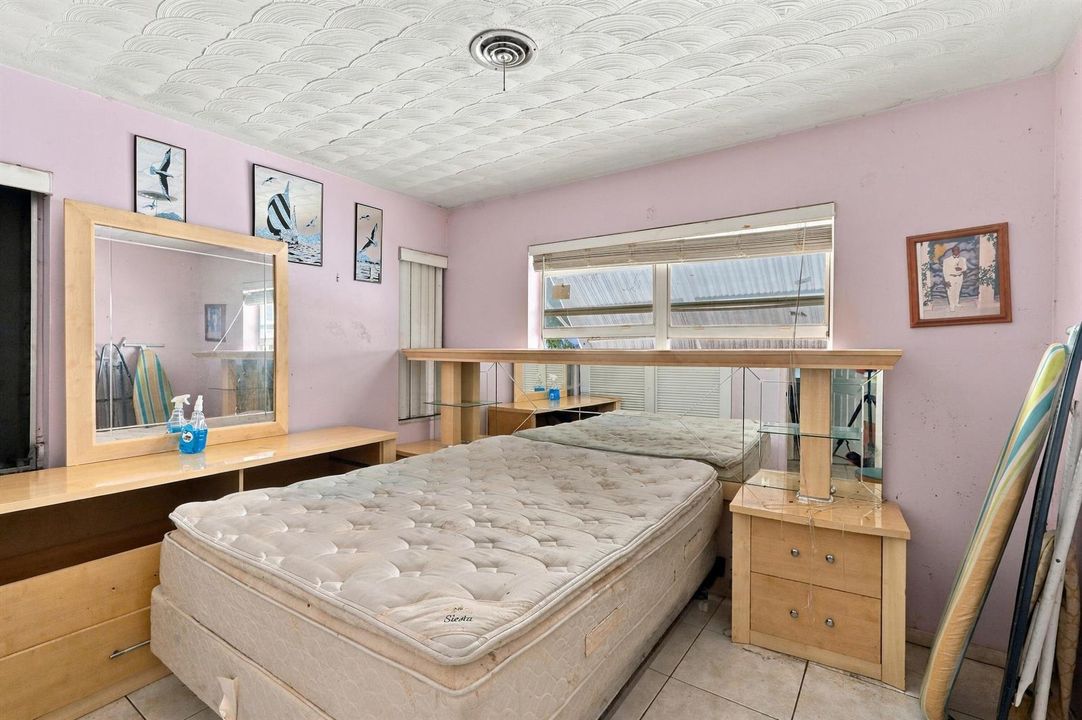 22_22. bedroom