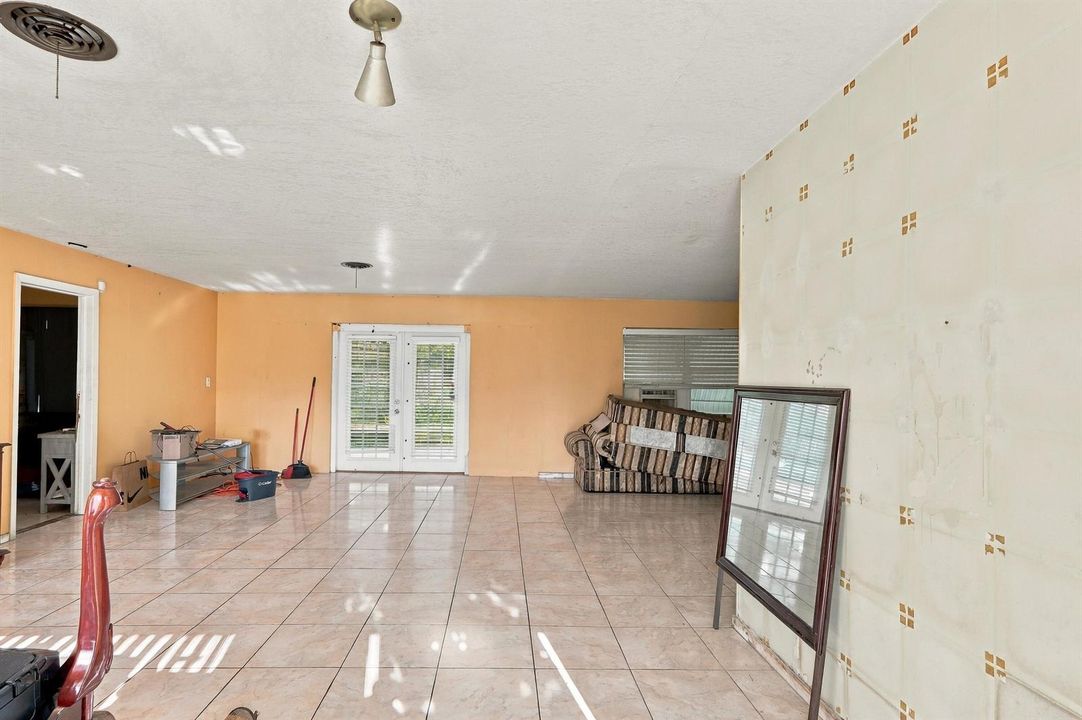 7_7. living area