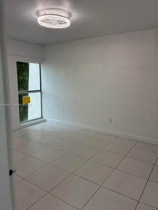 На продажу: $305,000 (2 спален, 1 ванн, 831 Квадратных фут)