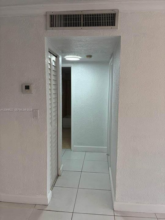 На продажу: $305,000 (2 спален, 1 ванн, 831 Квадратных фут)