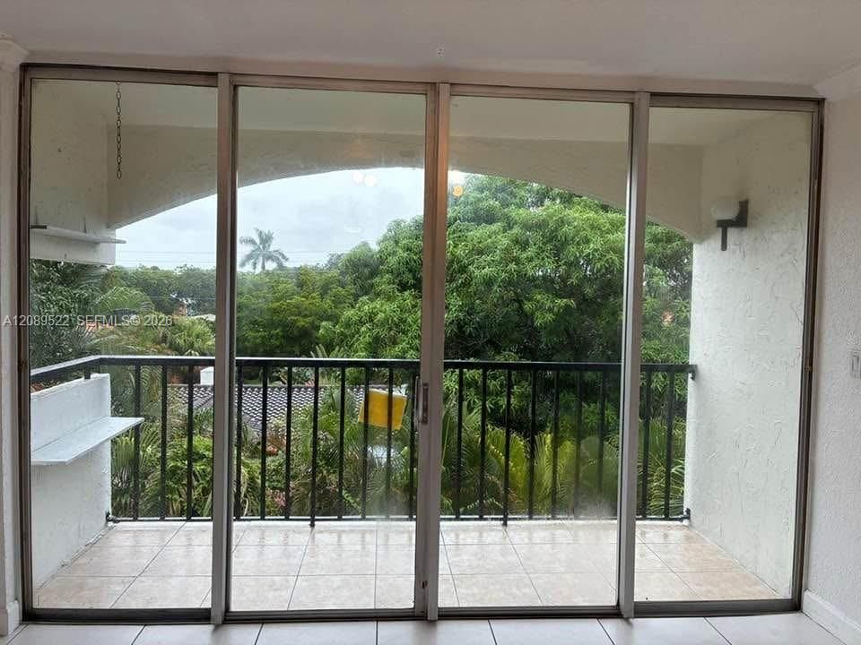 На продажу: $305,000 (2 спален, 1 ванн, 831 Квадратных фут)