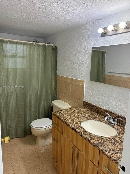 На продажу: $305,000 (2 спален, 1 ванн, 831 Квадратных фут)