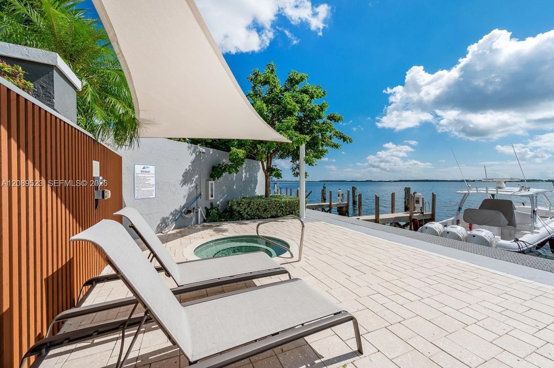 For Rent: $3,200 (1 beds, 1 baths, 602 Square Feet)
