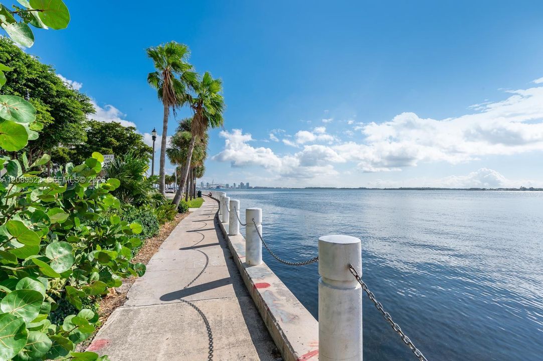 For Rent: $3,200 (1 beds, 1 baths, 602 Square Feet)