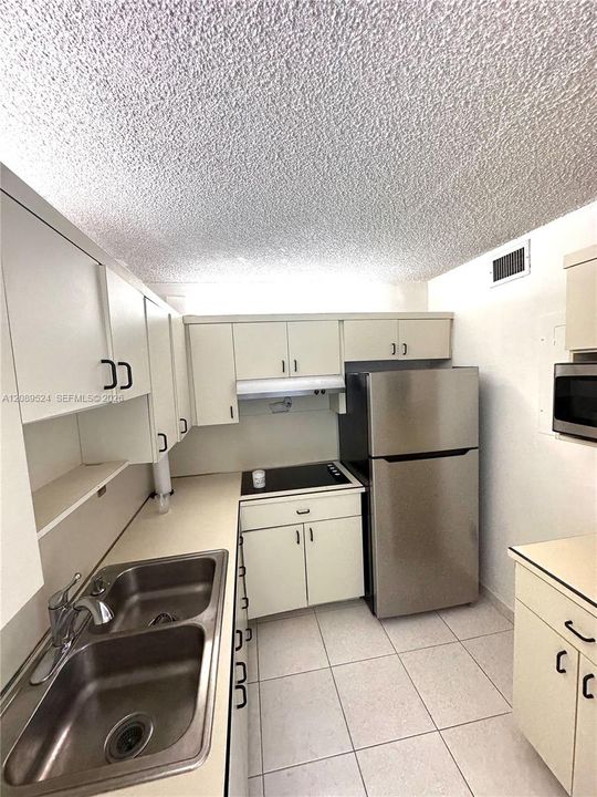 В аренду: $2,050 (2 спален, 2 ванн, 1006 Квадратных фут)