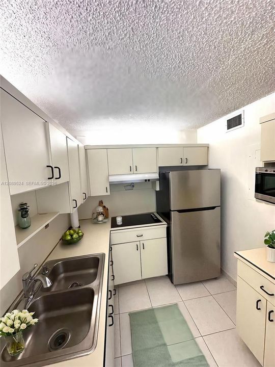 В аренду: $2,050 (2 спален, 2 ванн, 1006 Квадратных фут)