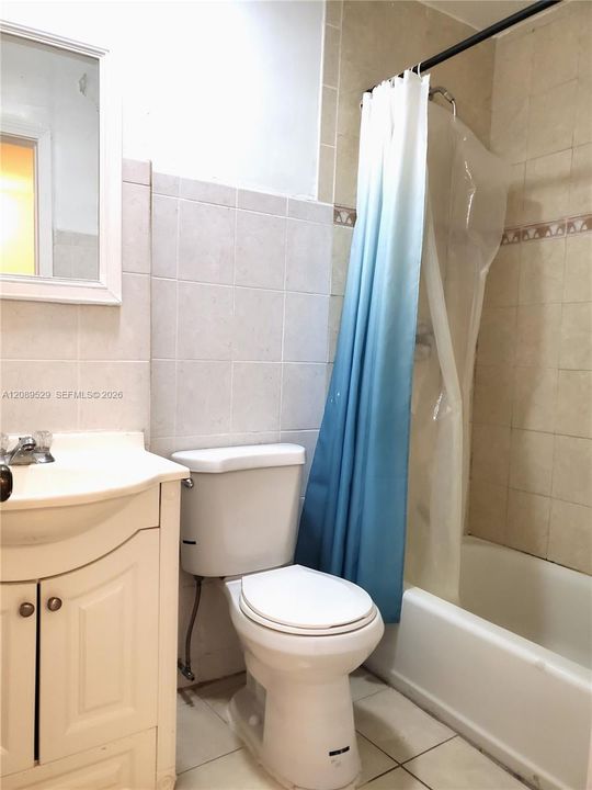 For Rent: $1,800 (2 beds, 1 baths, 783 Square Feet)