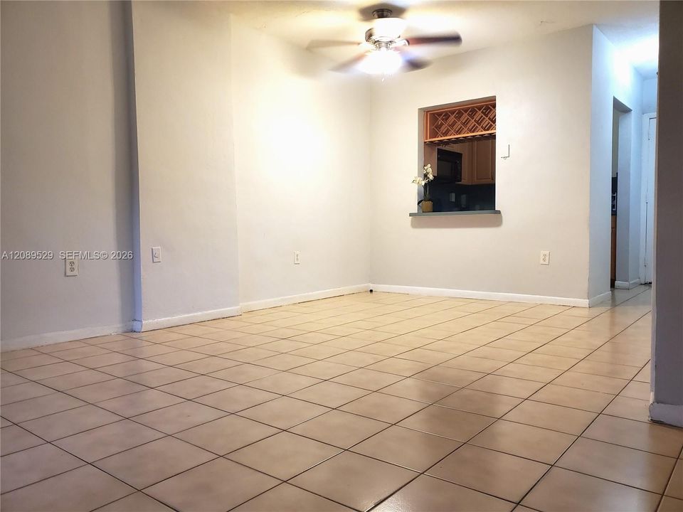 For Rent: $1,800 (2 beds, 1 baths, 783 Square Feet)