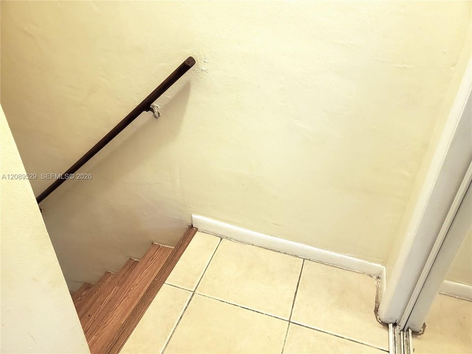 For Rent: $1,800 (2 beds, 1 baths, 783 Square Feet)
