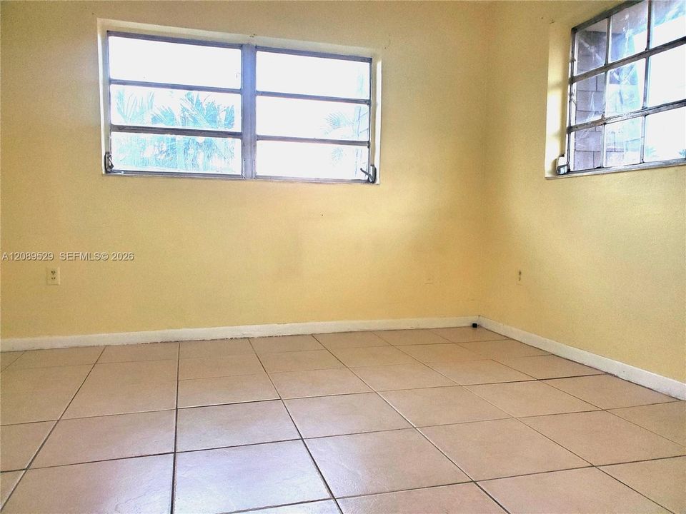 For Rent: $1,800 (2 beds, 1 baths, 783 Square Feet)