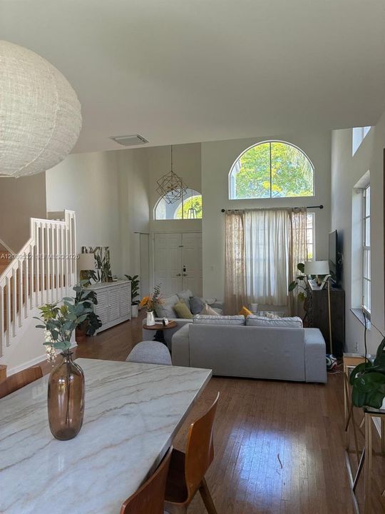 En Venta: $760,000 (4 camas, 3 baños, 2880 Pies cuadrados)