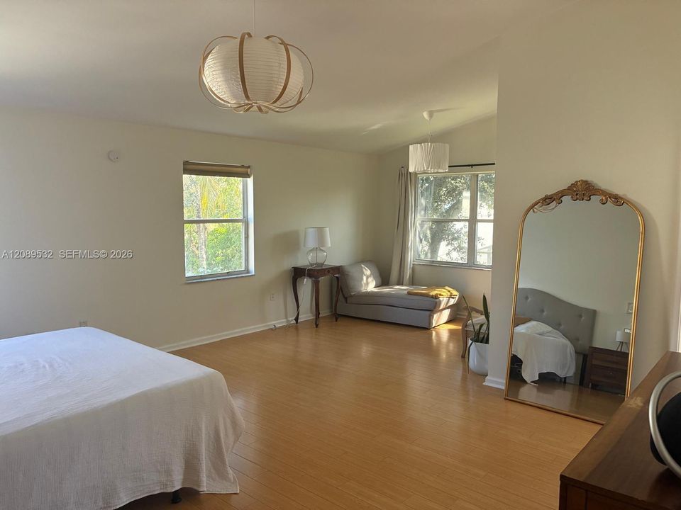En Venta: $760,000 (4 camas, 3 baños, 2880 Pies cuadrados)